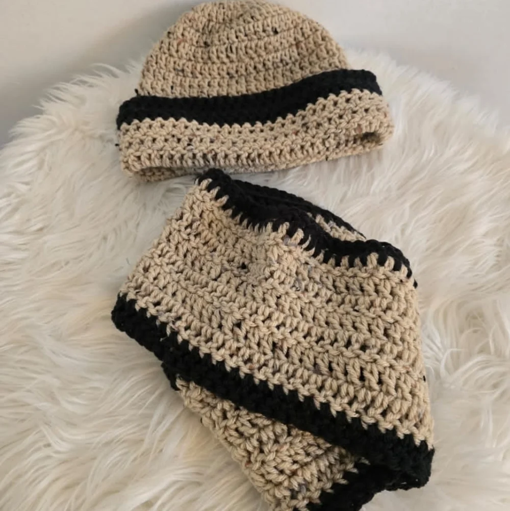 Hand Knitted Tan And Black Hat And Scarf🌴